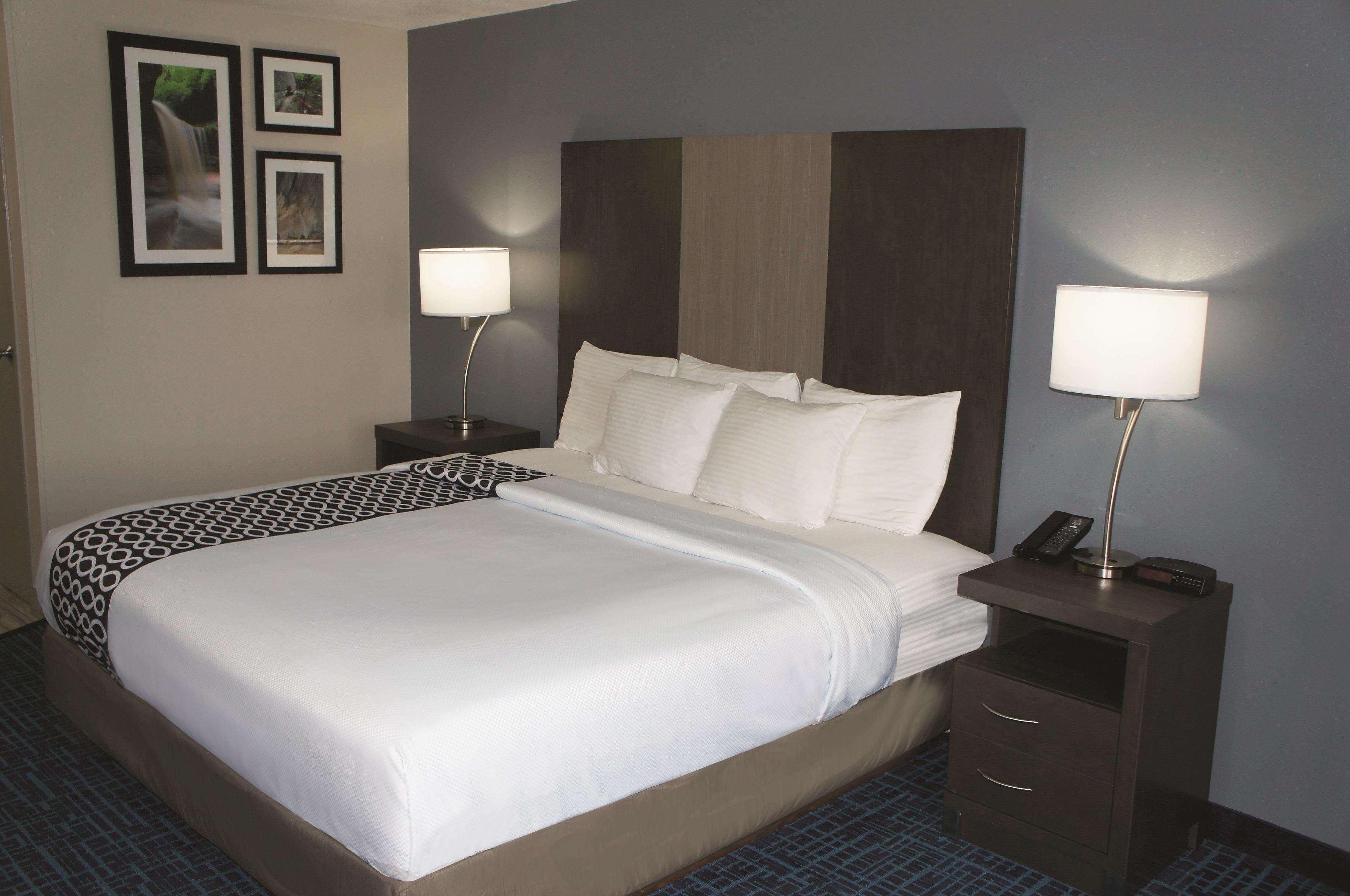 La Quinta Inn & Suites By Wyndham Peru Starved Rock St Park Екстер'єр фото