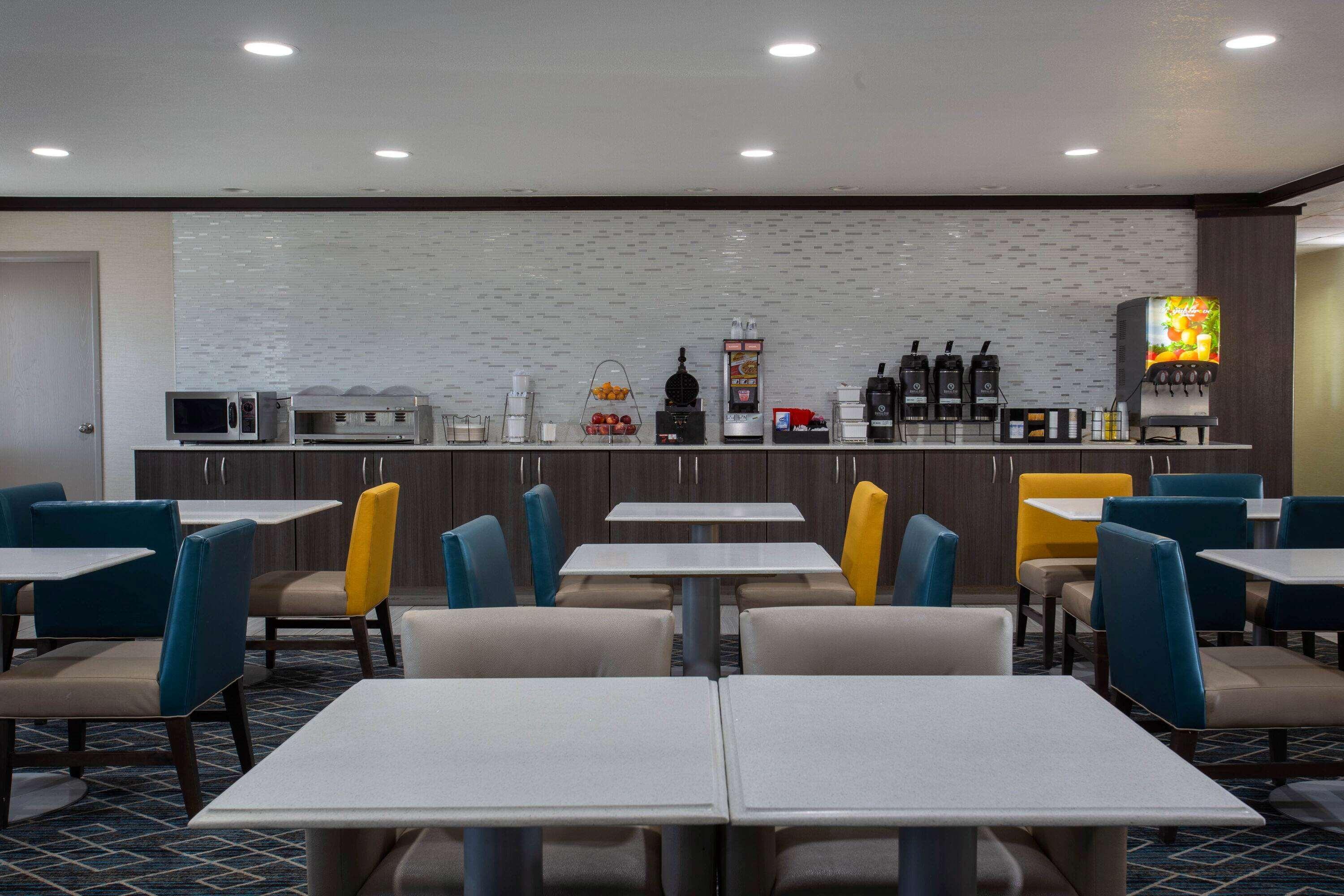 La Quinta Inn & Suites By Wyndham Peru Starved Rock St Park Екстер'єр фото
